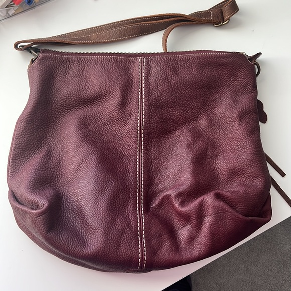 Roots Genuine Leather Large Tote Bag with Crossbody Strap Maroon - Picture 2 of 8